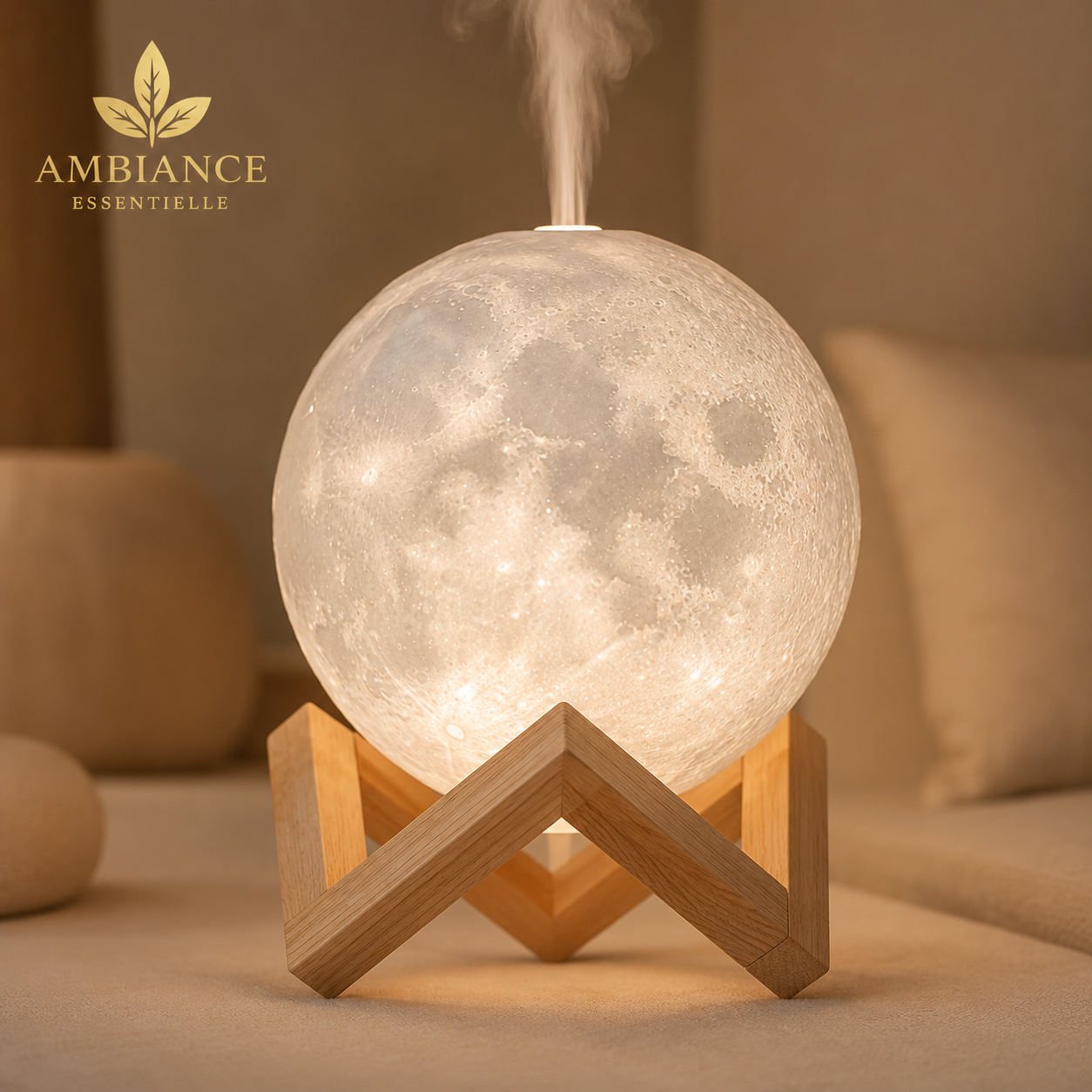 Gros plan du diffuseur ultrasonique lune 3D avec texture lunaire réaliste, brume douce et support en bois clair.
