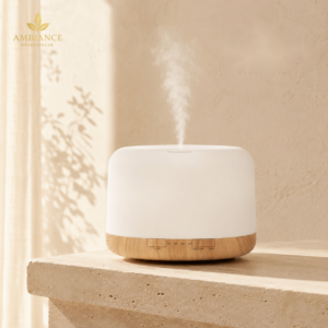Diffuseur ultrasonique 500 ml sur console en travertin dans un intérieur lumineux